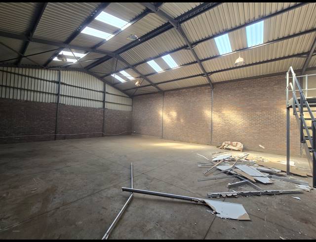 280M² WAREHOUSE TO LET IN ANDERBOLT